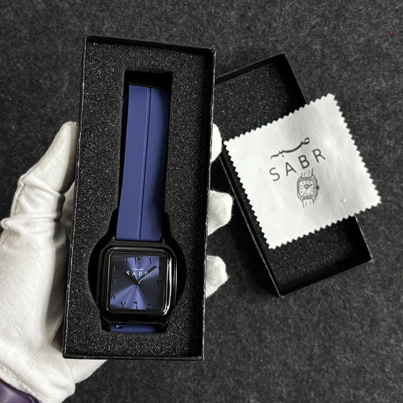 SABR Orologio con numeri arabi - Luxury Watch Rubber Strap recensione e prezzo